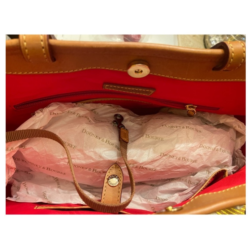 Dooney & Bourke Handbag 💚 - Picture 11 of 16